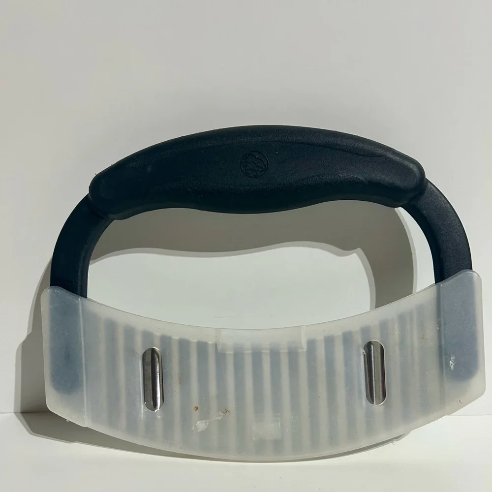 Pampered Chef Crinkle Cutter w/ Blade Plastic Cover Stainless Nylon Black #1089
